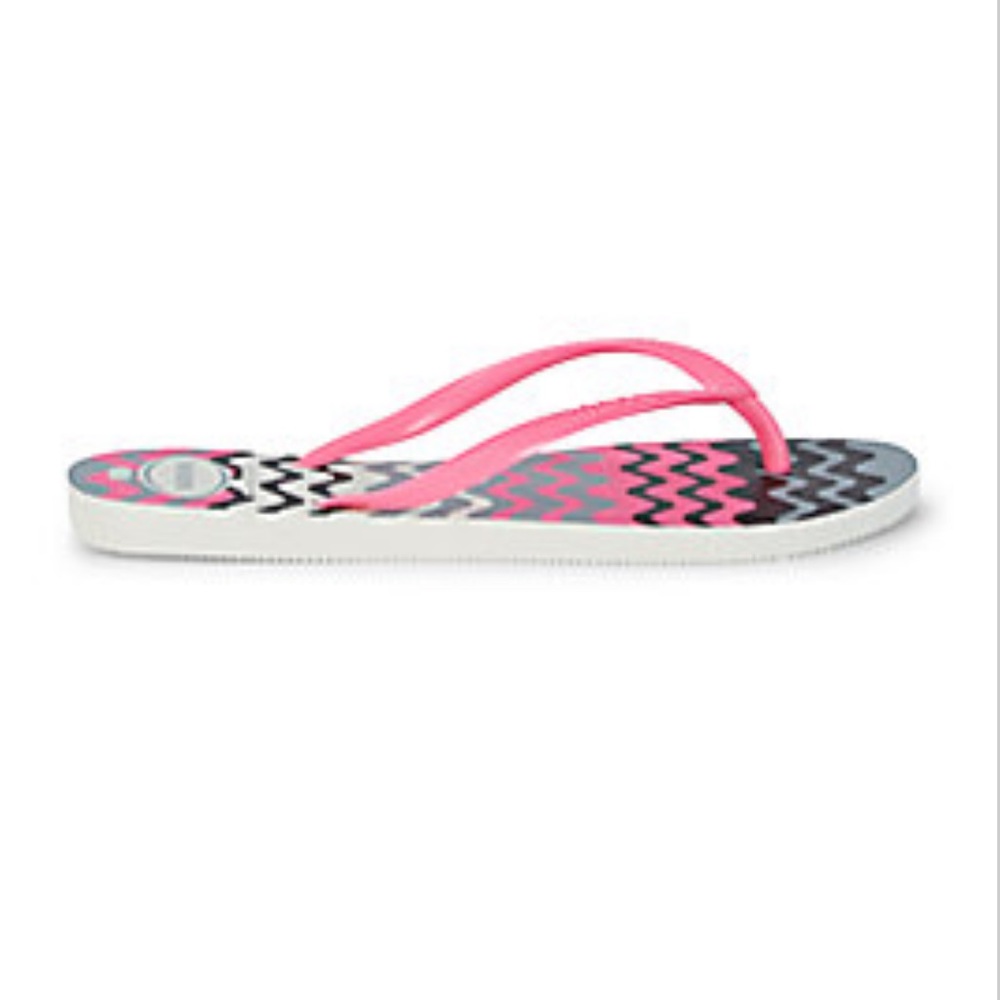 Slim Harmony Wave-Print Flip Flops